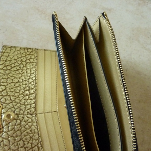 $625 BURBERRY "Alvington" Grain Check Wallet - Picture 6 of 6